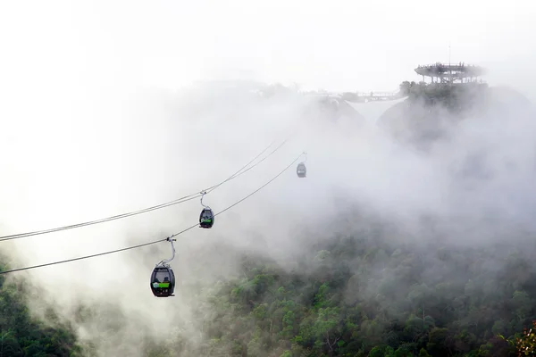 Ropeway en la niebla — Foto de Stock