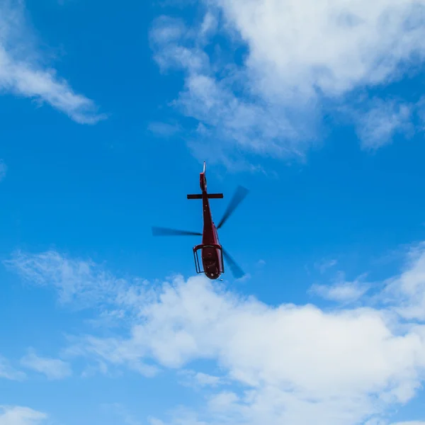Helikopter in de lucht. — Stockfoto