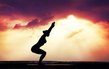 Kumsalda Yoga siluet