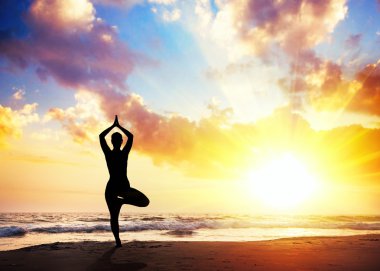 Kumsalda Yoga siluet