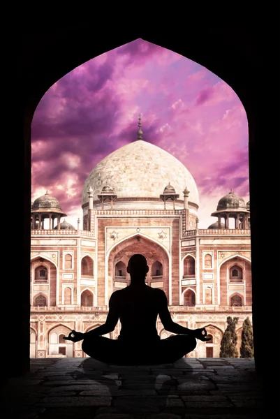 Meditación de yoga en India — Foto de Stock