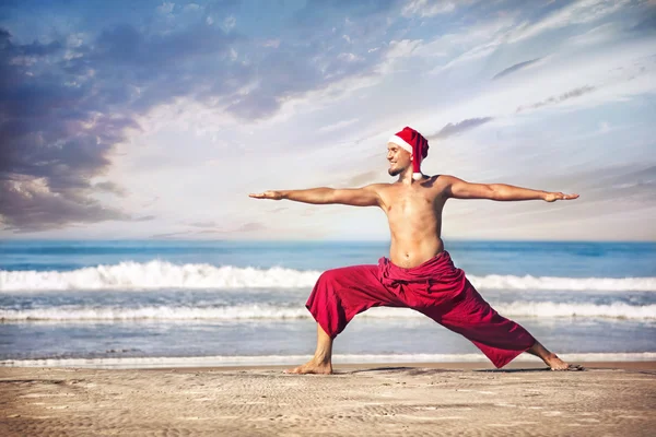Christmas yoga on the beach — Stock Photo, Image
