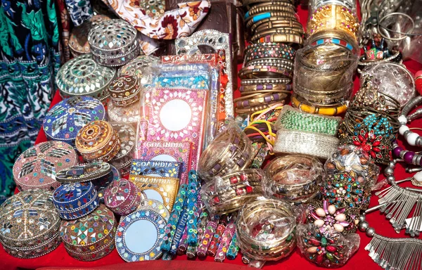 Souvenirs bij goa markt — Stockfoto