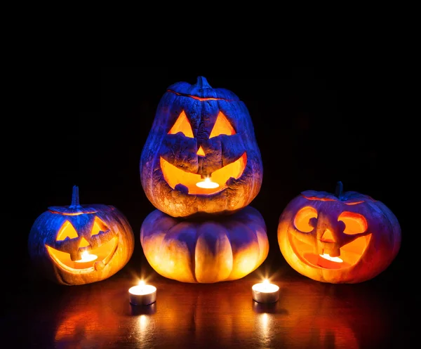 Zucche di Halloween che brillano dentro — Foto Stock