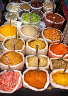 Hint renkli baharat