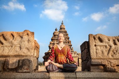 Hindistan Yoga yaparken kadın