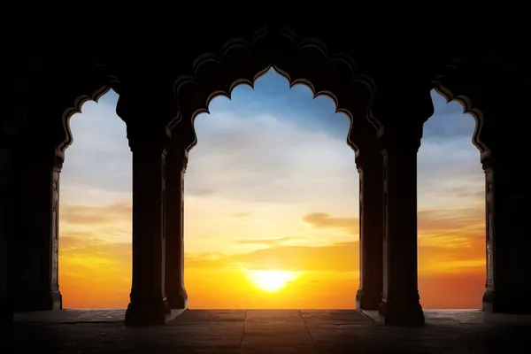 Silueta de arco al atardecer —  Fotos de Stock