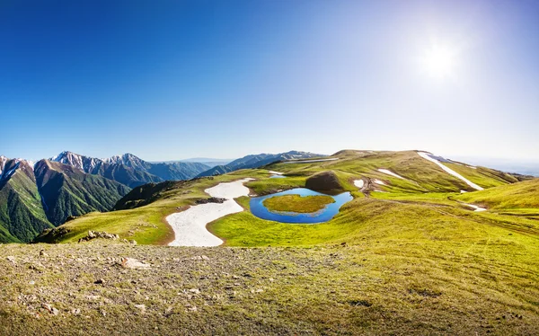 Lago di montagna — Foto Stock