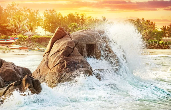 Cave in the ocean — Stock Photo, Image