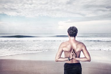 Namaste arkasından
