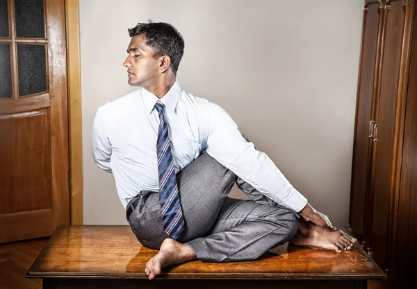 Indian man doing yoga — Stock Photo, Image