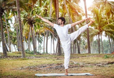 tropikal Hindistan Yoga