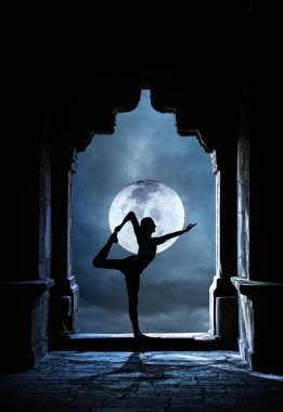 Yoga tapınağında gece