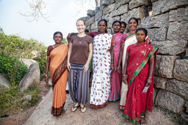 mamallapuram Hintli kadınlar ile yabancı kadın