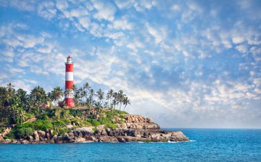 Kayalıklardaki Deniz Feneri