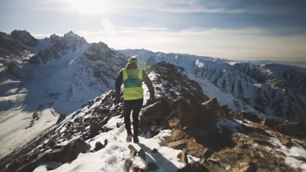 눈으로 산을 달리는 사람 — 비디오