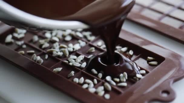 Woman make homemade chocolate candy bar with nuts — ストック動画