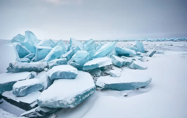 Beautiful Landscape Big Blue Peace Ice Hummock Cracks Frozen Lake — Stock Photo, Image