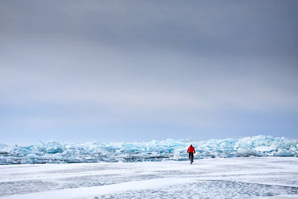 Man Beard Red Jacket Ride Fat Bike Frozen Ice Lake — Photo