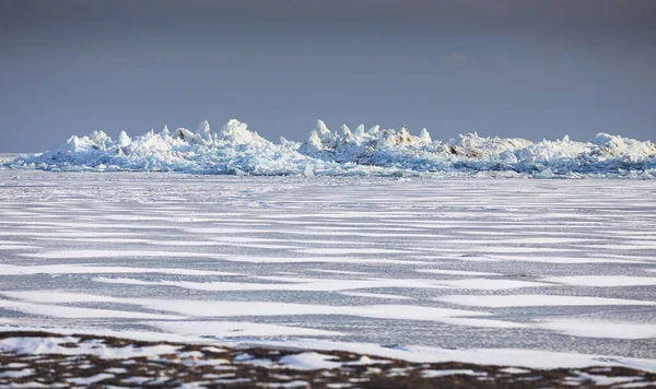 Beautiful Landscape Big Blue Peace Ice Hummock Castle Cracks Frozen — Fotografia de Stock