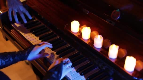 Woman playing on vintage wooden piano at Halloween — Stock Video