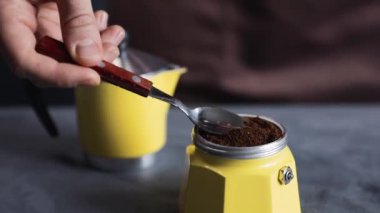 Kahve espresso Sarı moka demliğinde