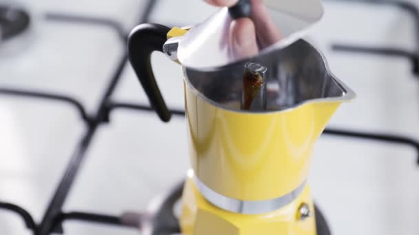 Coffee espresso in Yellow moka pot — Video Stock