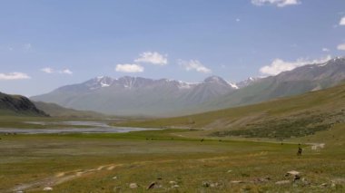Dağlarda akan bulutların zamanı.