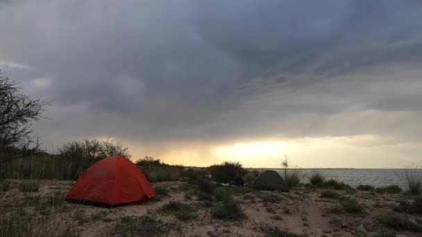 伊塞克湖帐篷露营的时间 — 图库视频影像