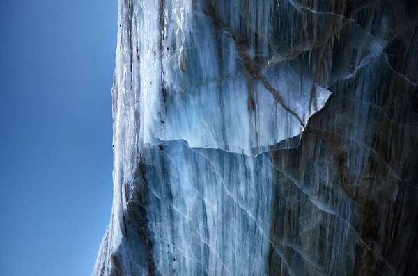 Bellissimo Paesaggio Ghiaccio Blu Struttura Parete Arco Grotta Montagne Contro — Foto Stock