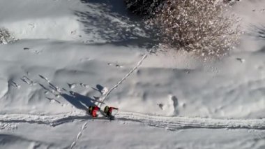 Güzel kış dağlarının havadan manzarası