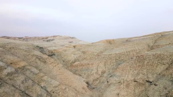 Zdjęcia dronów pustynnych gór kanionu Aktau w Kazachstanie — Wideo stockowe