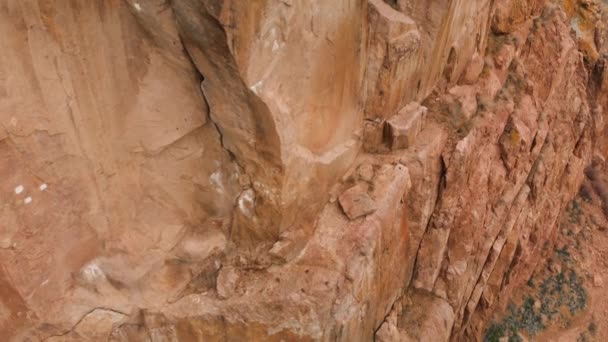 Tırmanmak için dev kaya dokusu — Stok video