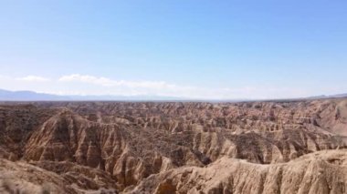 Kazakistan 'daki Charyn Canyon çöllerinin insansız hava aracı görüntüleri.
