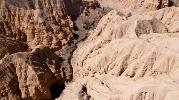 Drone des montagnes du désert de Charyn Canyon au Kazakhstan — Video