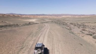 İnsansız hava aracı Kanyon çölünde at sürerken vuruldu.