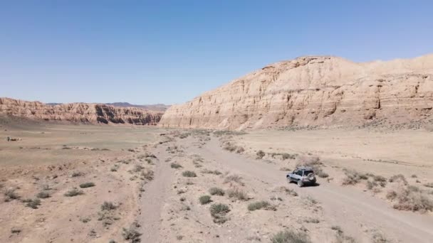 Drone shot offroad car riding in Canyon desert mountains — Video