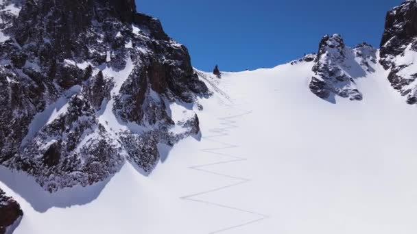 Paisagem aérea de belas montanhas de inverno — Vídeo de Stock
