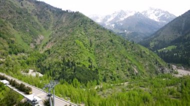 Almaty 'deki dağda Medeo Barajı