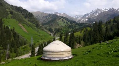 Almaty Dağı 'ndaki Aerial Yurt Göçebe Evi