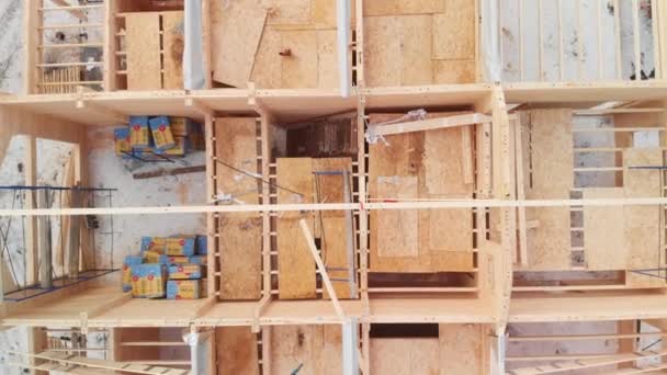 Widok Lotu Ptaka Niedokończonego Domu Drewnianą Konstrukcją Ramy Dachu Budowie — Wideo stockowe