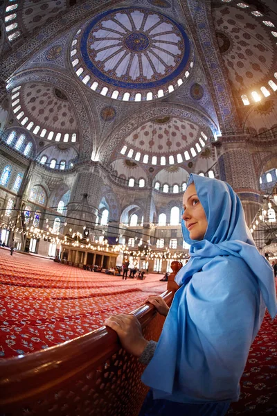 Young Woman Traveler Blue Scarf Blue Mosque Dome Ornament Istanbul — Stock Photo, Image