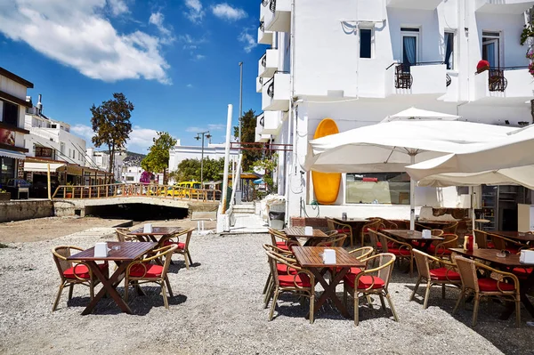 Street Cafe Con Tavoli Sulla Spiaggia Con Vista Sul Mare — Foto Stock