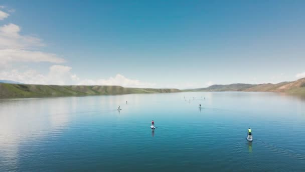 People Swim Stand Paddle Boards Sup Mountain Lake Kazakhstan — ストック動画