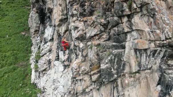 Drone Shot Strong Woman Red Shirt Climbing High Rock Mountains — Stock video