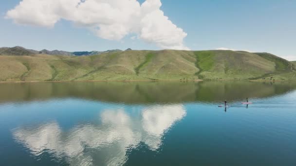 People Swim Stand Paddle Boards Sup Mountain Lake Kazakhstan Aerial — Αρχείο Βίντεο