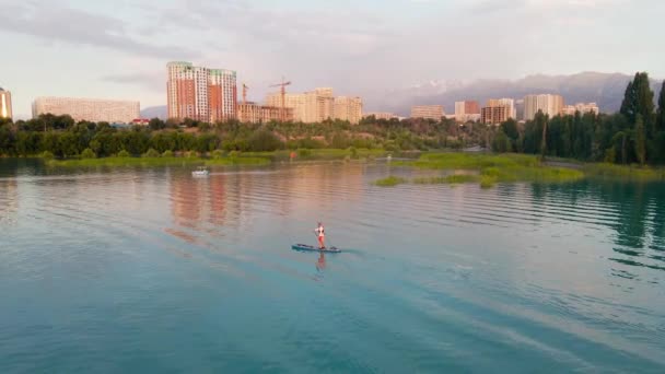 Man Stand Paddle Boards Sup Mountain Lake Sairan City Almaty — Video