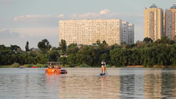 Man Stand Paddle Boards Sup Mountain Lake Sairan City Almaty — Stock videók