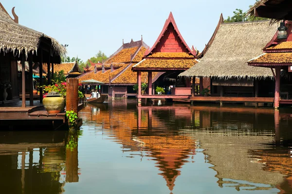 Drijvende markt in historische park oude stad, bangkok, thailand Stockafbeelding