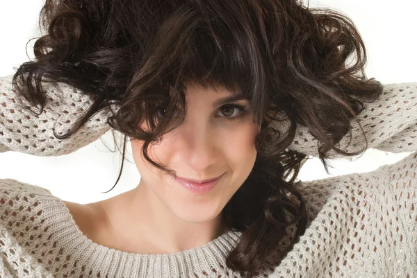 Atractivo retrato de mujer sonriente sobre fondo blanco —  Fotos de Stock